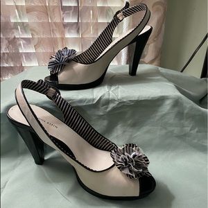 Anne Klein size 9M Black & Cream 4 inch heels.
